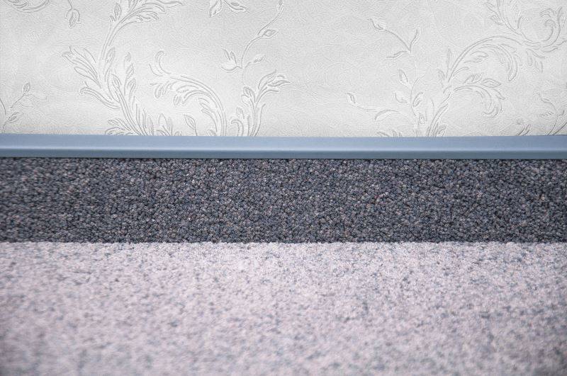 Плинтус для ковролина "Korner" Listwa графит (2500*13,8*50 мм) — купить в Орле
